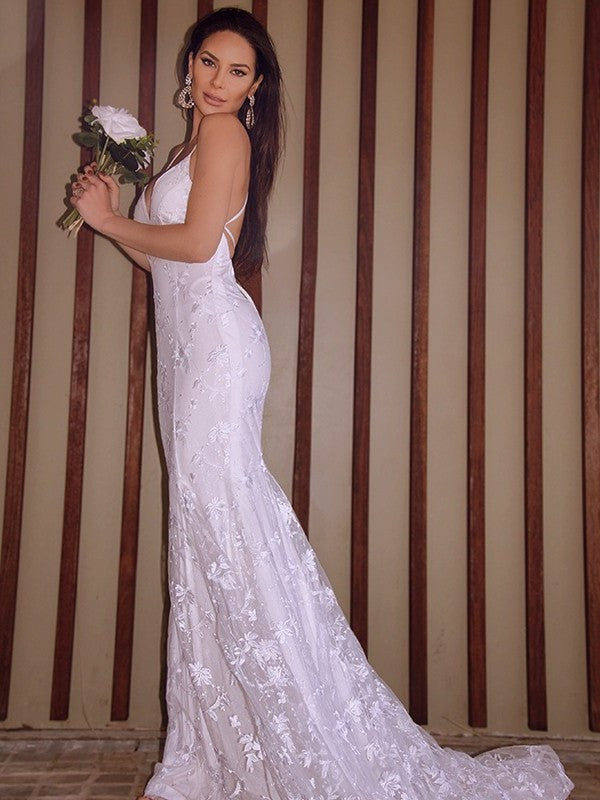 Lace Straps Court Spaghetti Trumpet/Mermaid Sleeveless Tulle Train Wedding Dresses